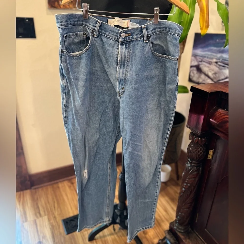 Levi’s 550 jeans size 38/32 in GUC